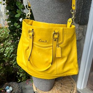 Beautiful Coach crossbody satchel!